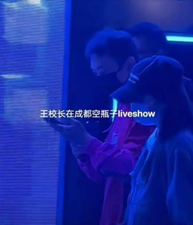 王思聪打麻将图,王思聪扑克牌