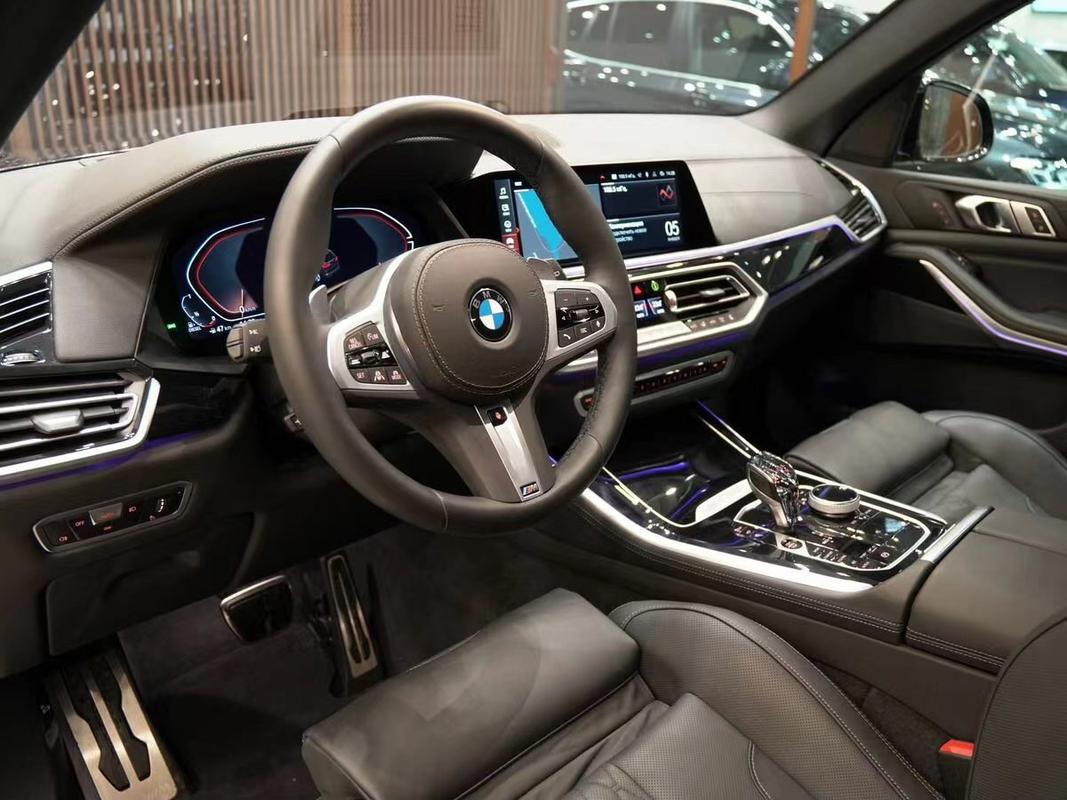 64万提了大众途锐，再去开对比宝马x5，哪个档次高？差距一目了然