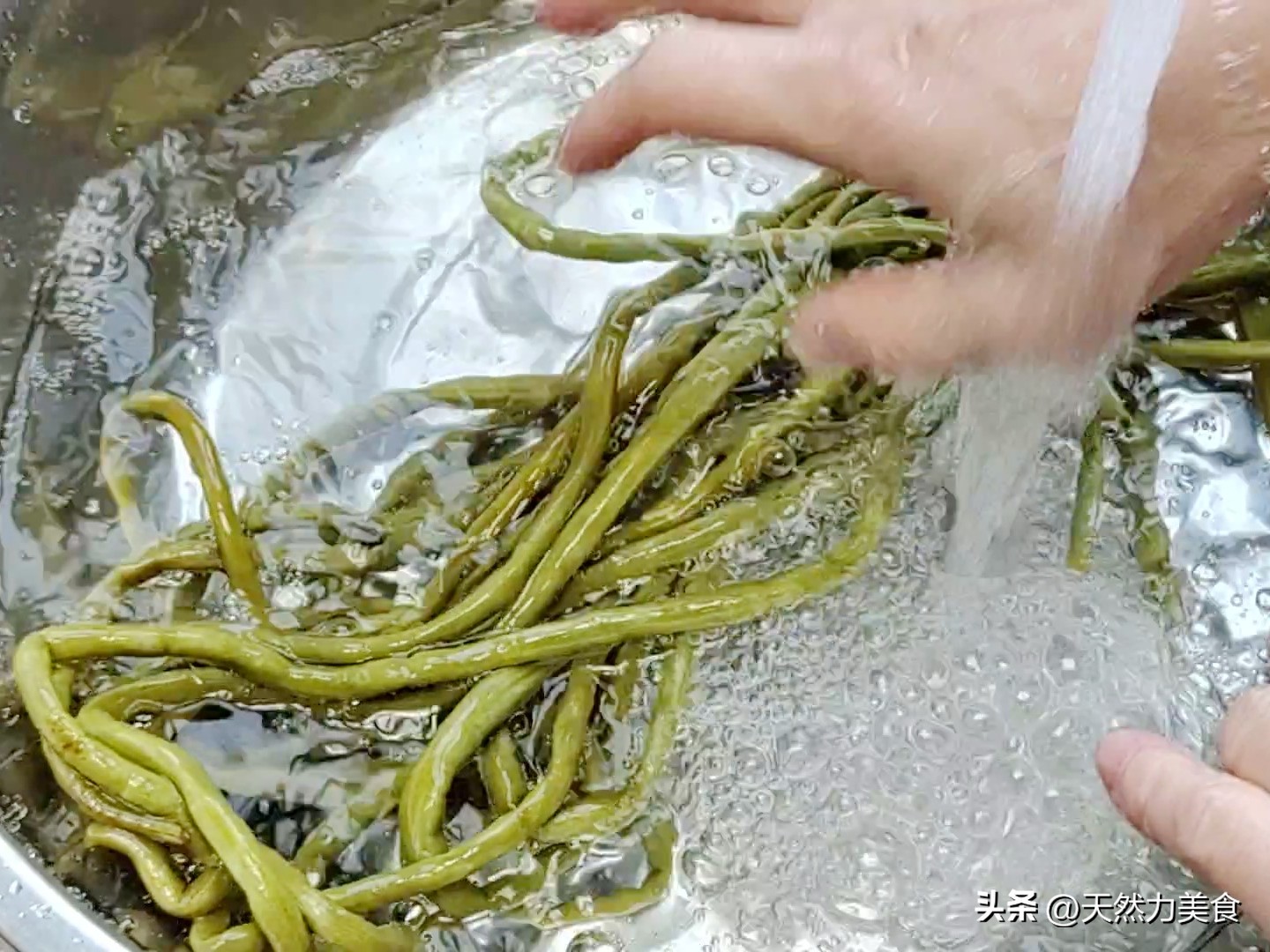 酸豆角要怎么炒才能酸味浓厚利口，咸味适中，酒店做法，一看就会