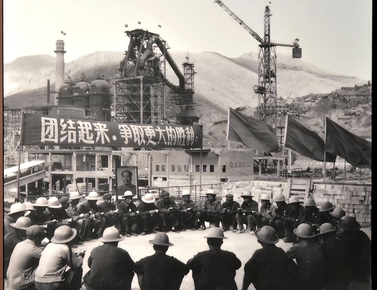 中国60年代的绝密工程，由8342部队建造，能抵御百万吨级*弹氢**