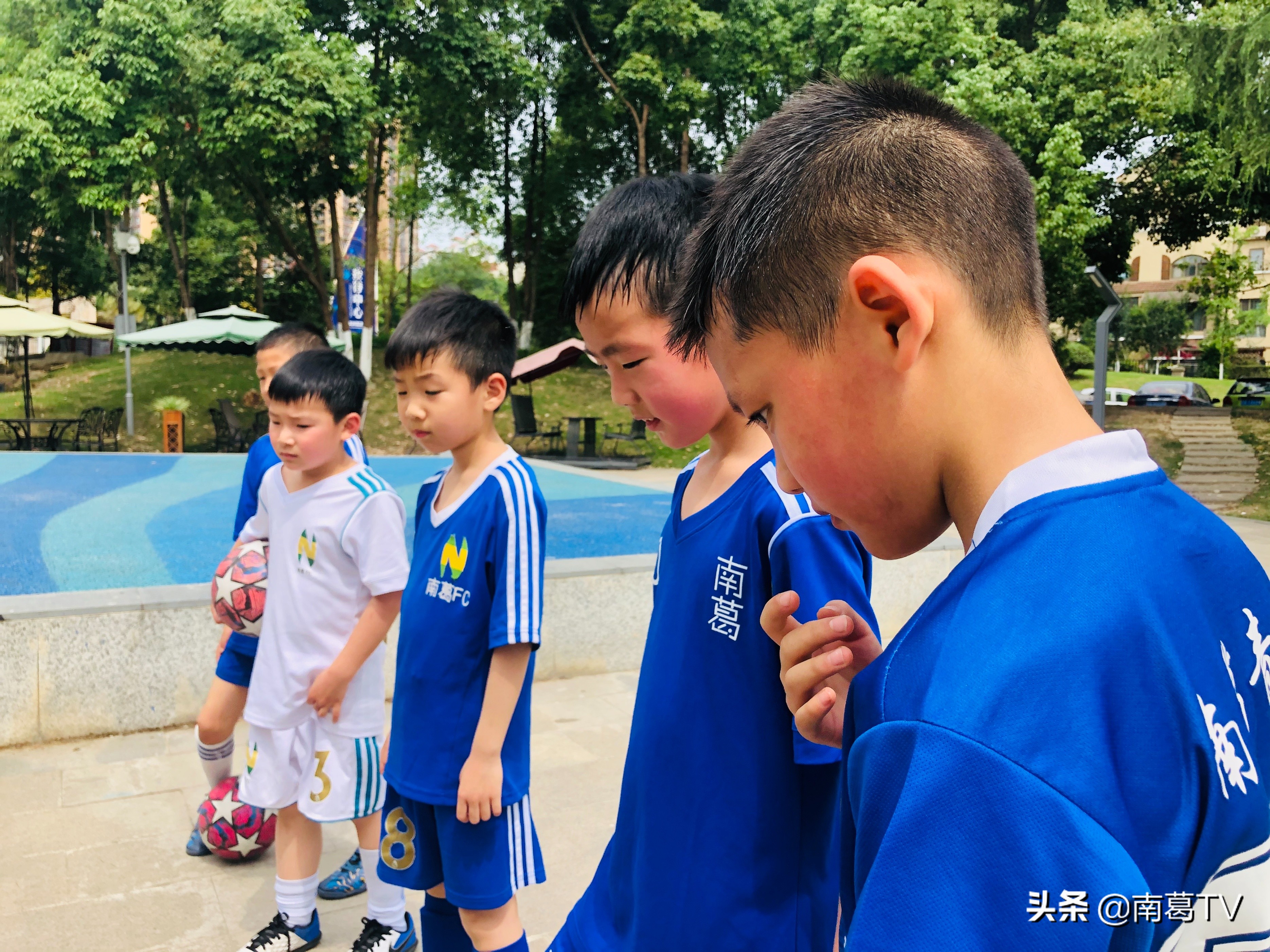 我们的童年没有王者荣耀吗,足球是我们的童年