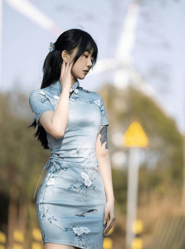 紧身裤简约潮流彰显俏皮可爱气息,百搭线条修长优雅知性紧身裤风格