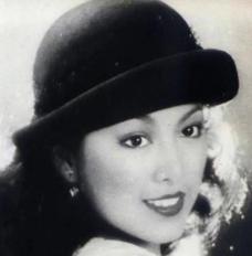 米雪：第一部金庸剧女主，成龙苦追她八年无果，66岁近照仍似少女