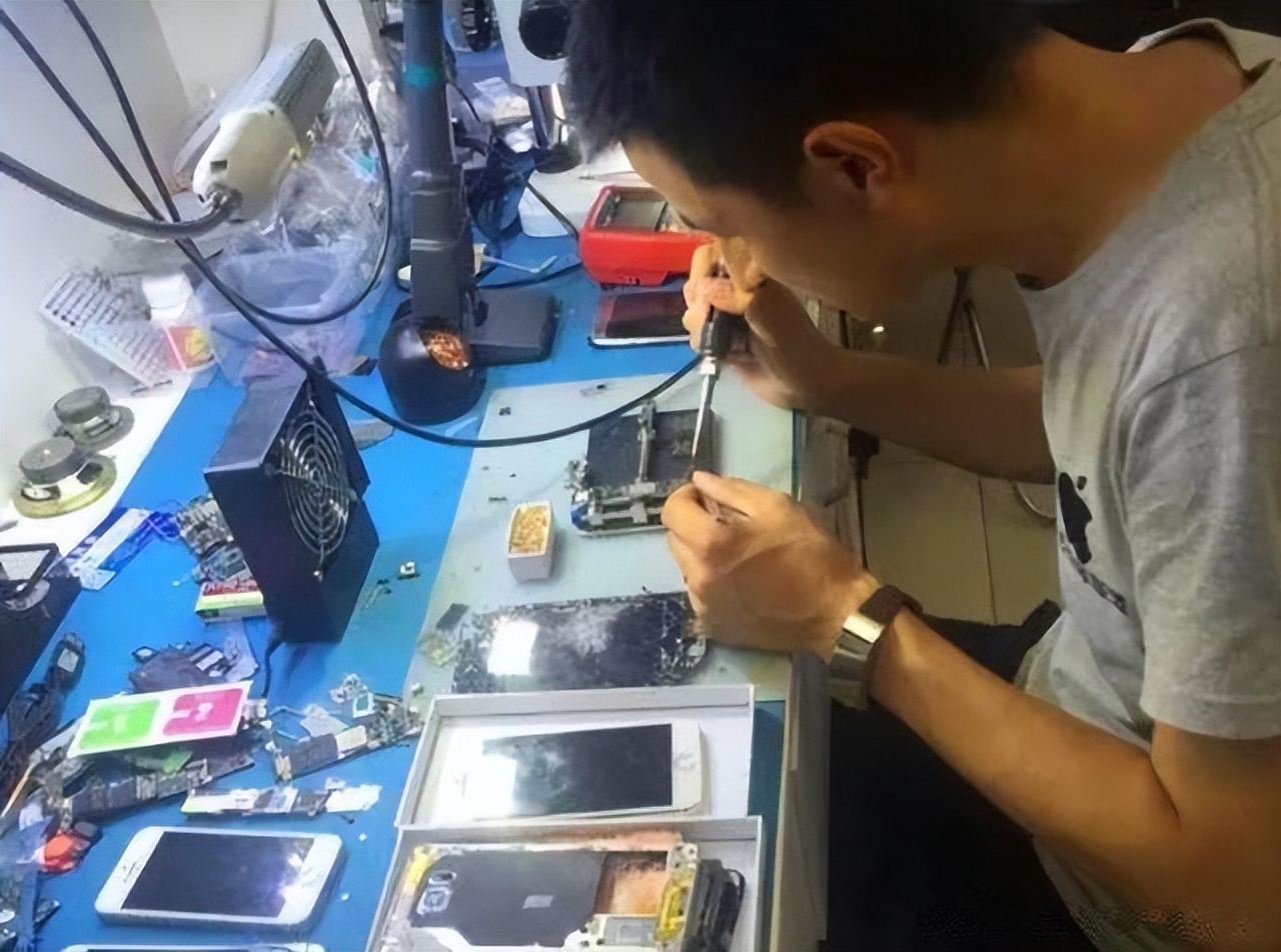 手机坏了怎么找维修店,上门维修手机修坏了如何处理