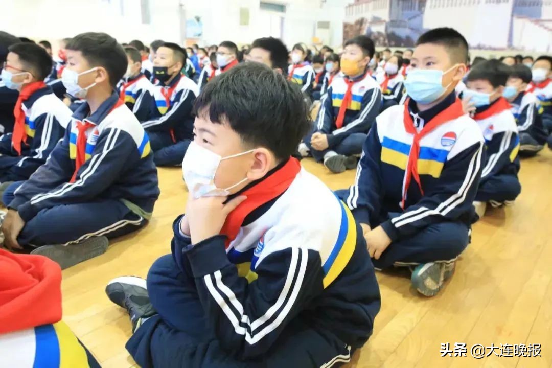 太阳当空照花儿对我笑完整版,太阳当空照花儿对我笑儿童歌曲