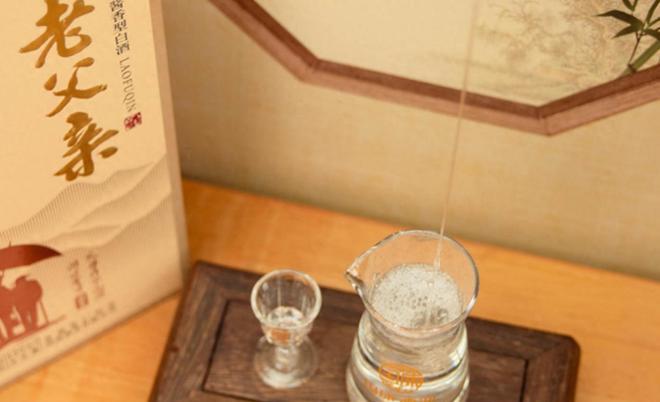 敬酒的时候对方手指头碰杯,饭局上别人敬你酒你该磕手吗