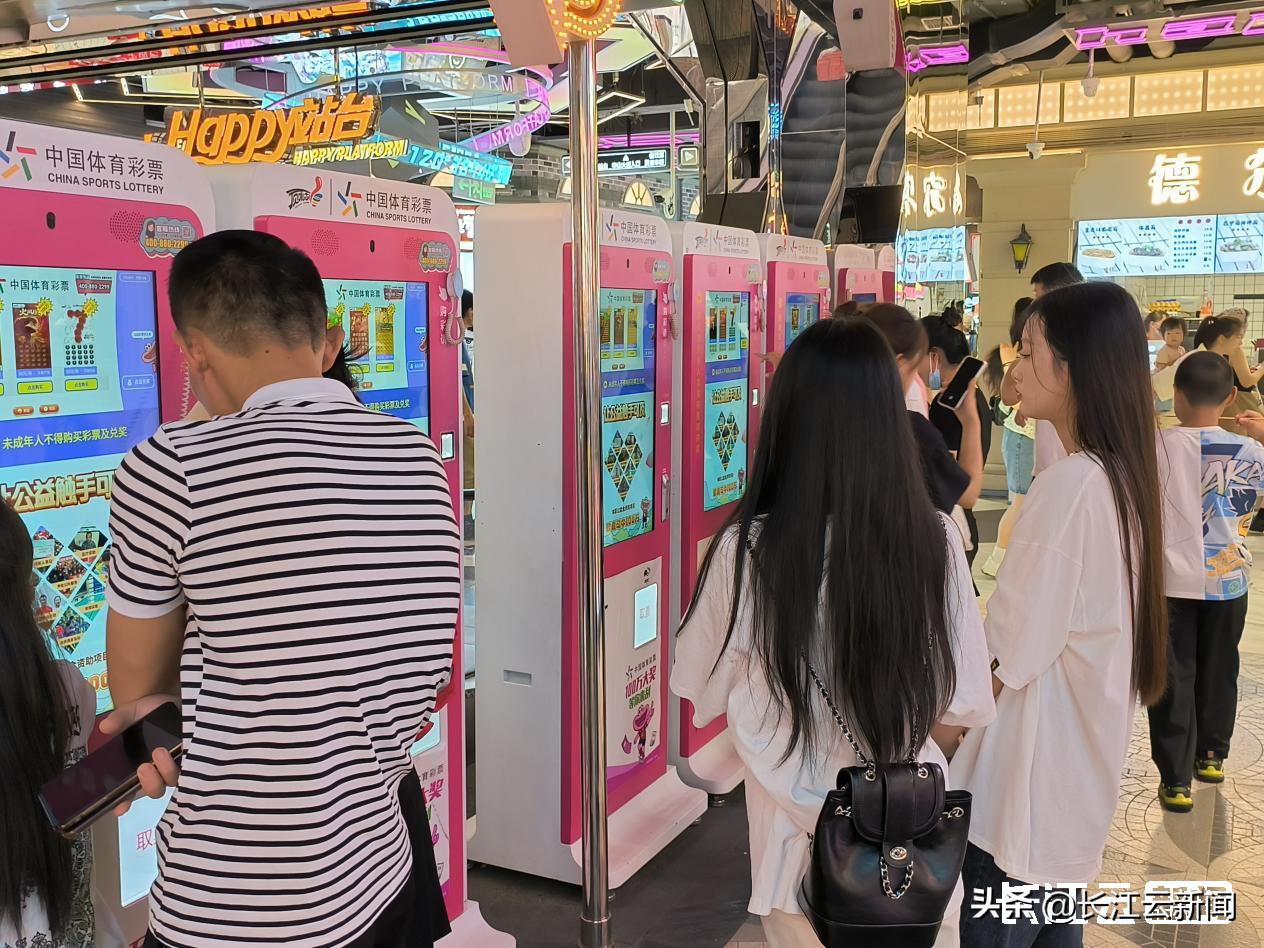 长江云调查|这届年轻人为何迷上了“刮刮乐”?