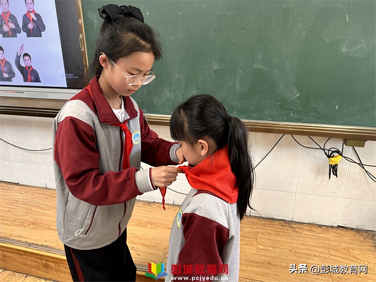 徐州市湖滨中心小学新队员入队暨一星章颁章仪式