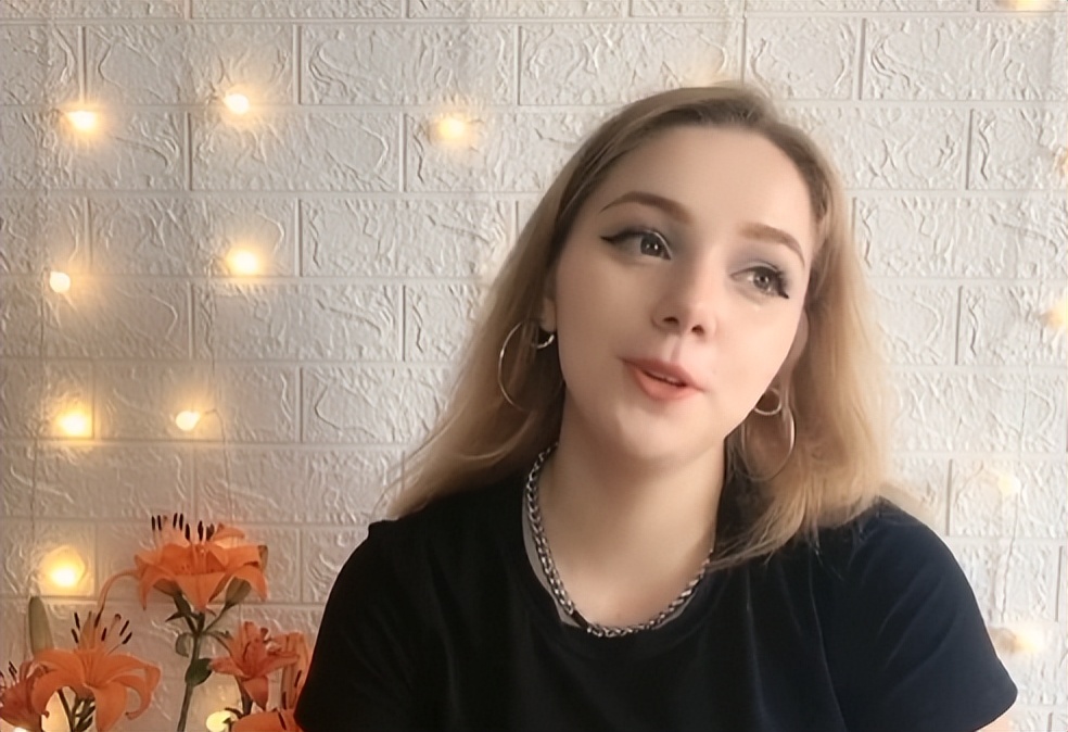 俄罗斯美女嫁给东北3婚男人，夫妻恩爱，网友感慨：他太幸运了