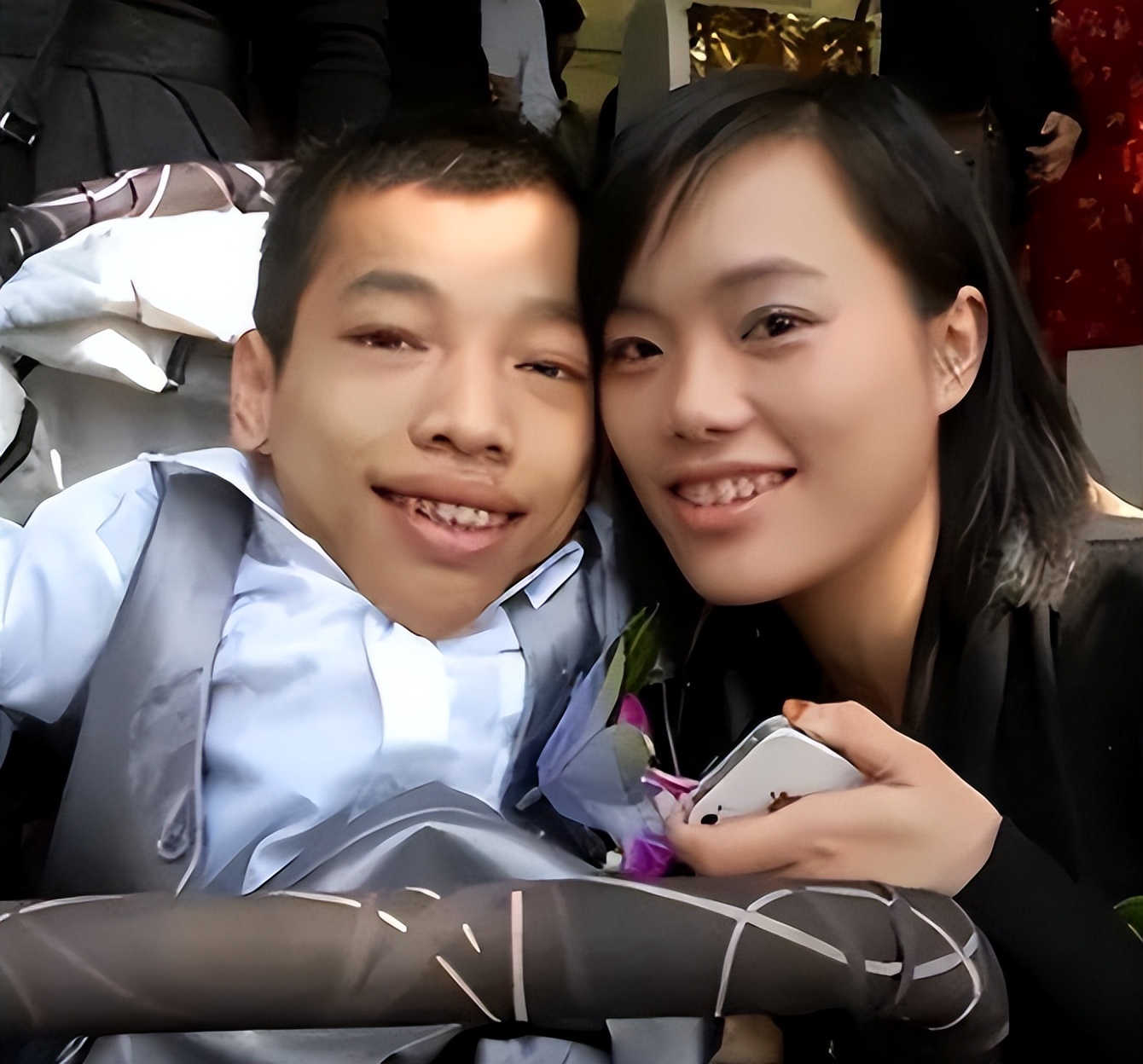 轮椅上的总裁身价3亿娶漂亮老婆,身价过亿总裁坐轮椅