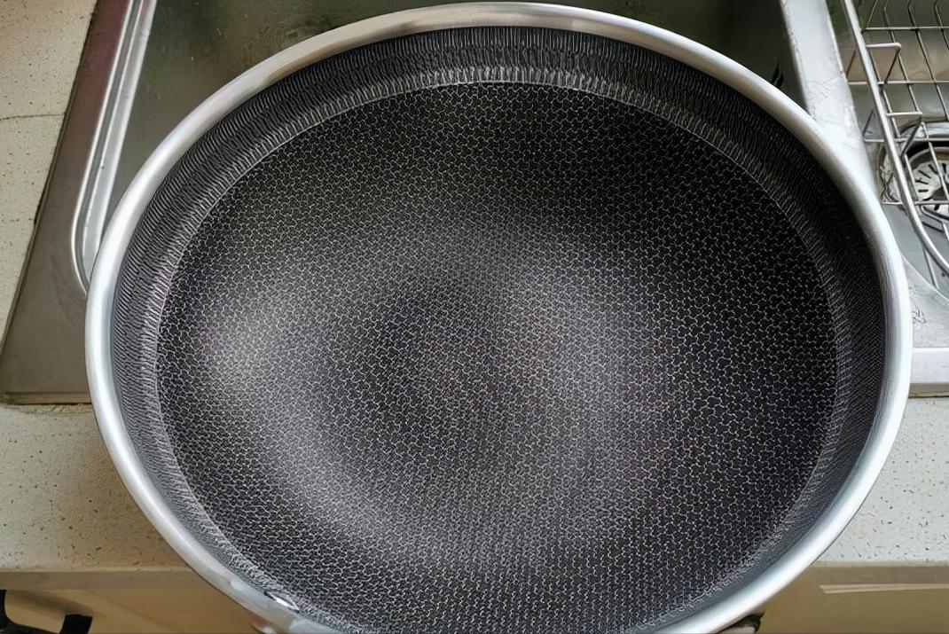 炒菜锅什么不锈钢锅最好,炒菜锅怎么选铁锅不锈钢锅不粘锅