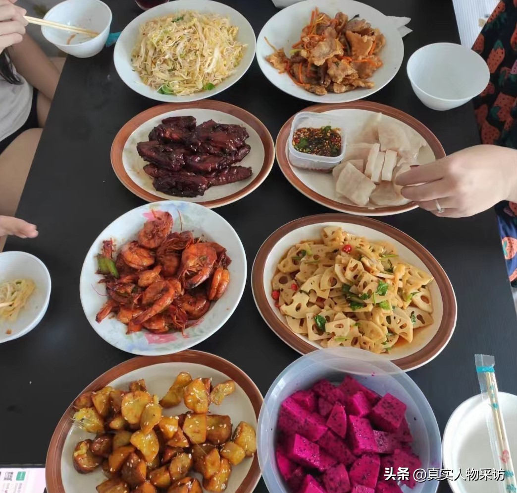 两口子在新加坡打工,在新加坡打工的东北夫妻