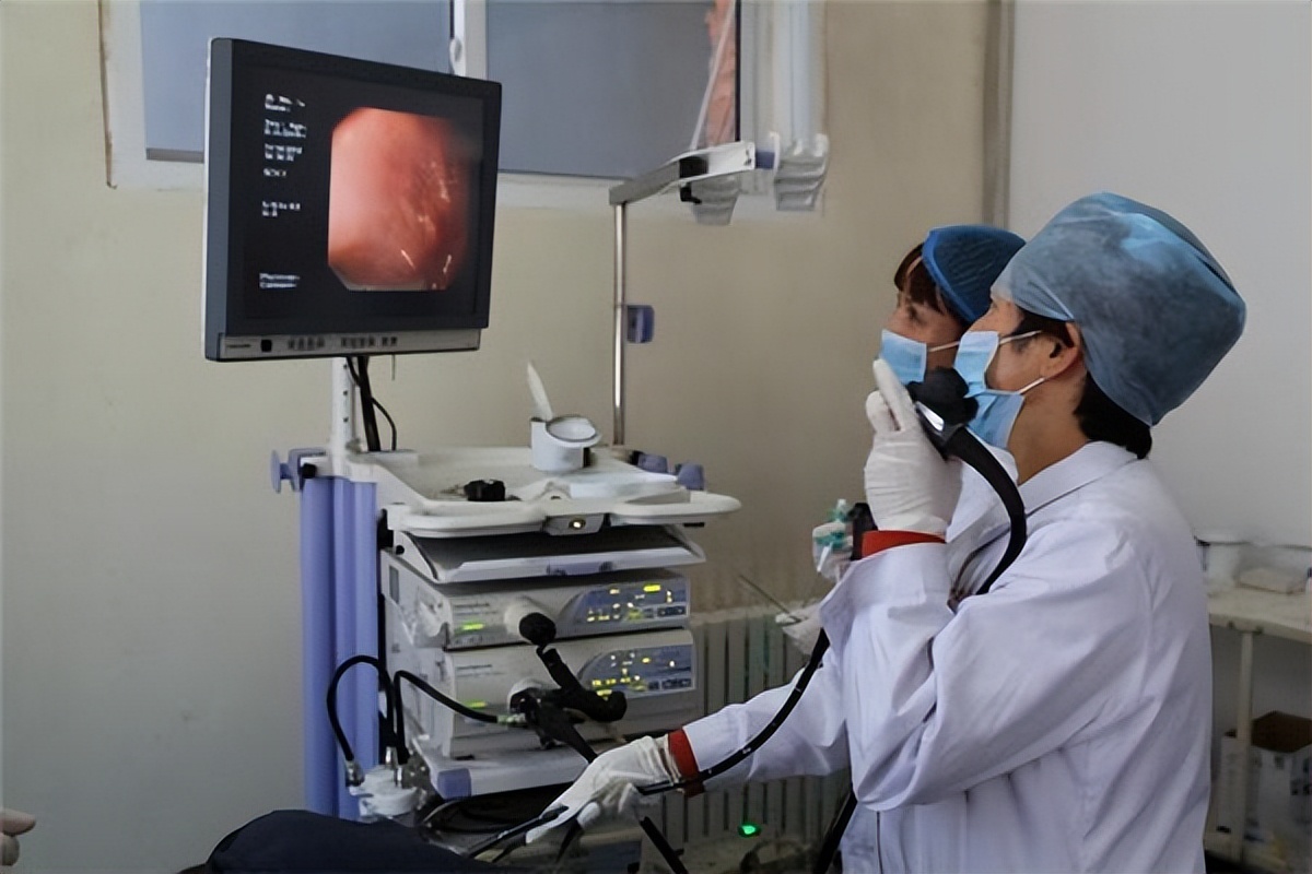 胃镜多久做一次合适正常人,做胃镜对胃有伤害吗需要注意什么