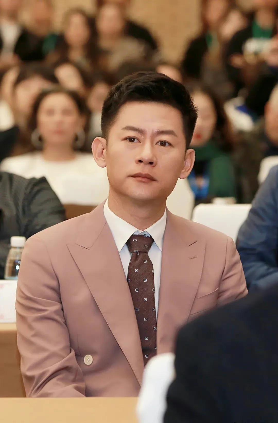 演员李健年轻视频,李健演员帅照