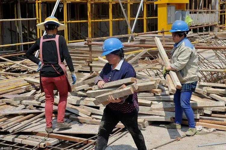 高考第一个交卷称高考太简单,声称考题太简单最后考了多少分