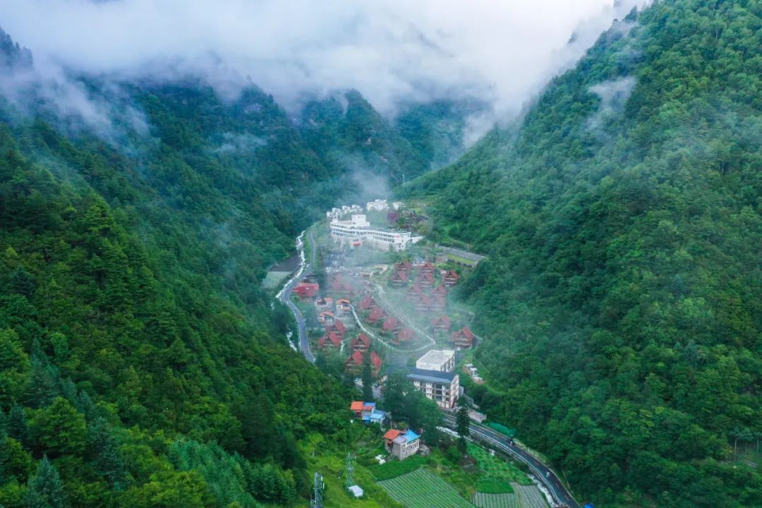 古尔沟看雪景泡温泉,古尔沟单独泡温泉价格