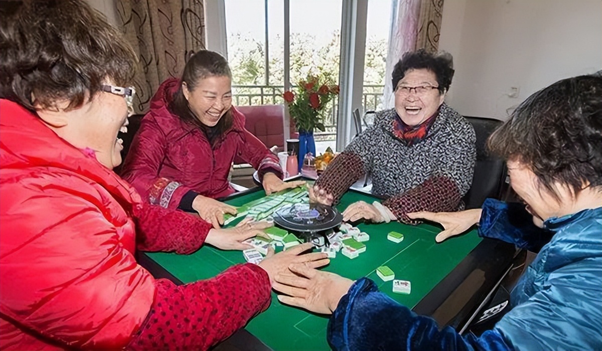 46岁大姐棋牌室感染HPV，“肉芽”长满脖子，劝告：四件事要少做