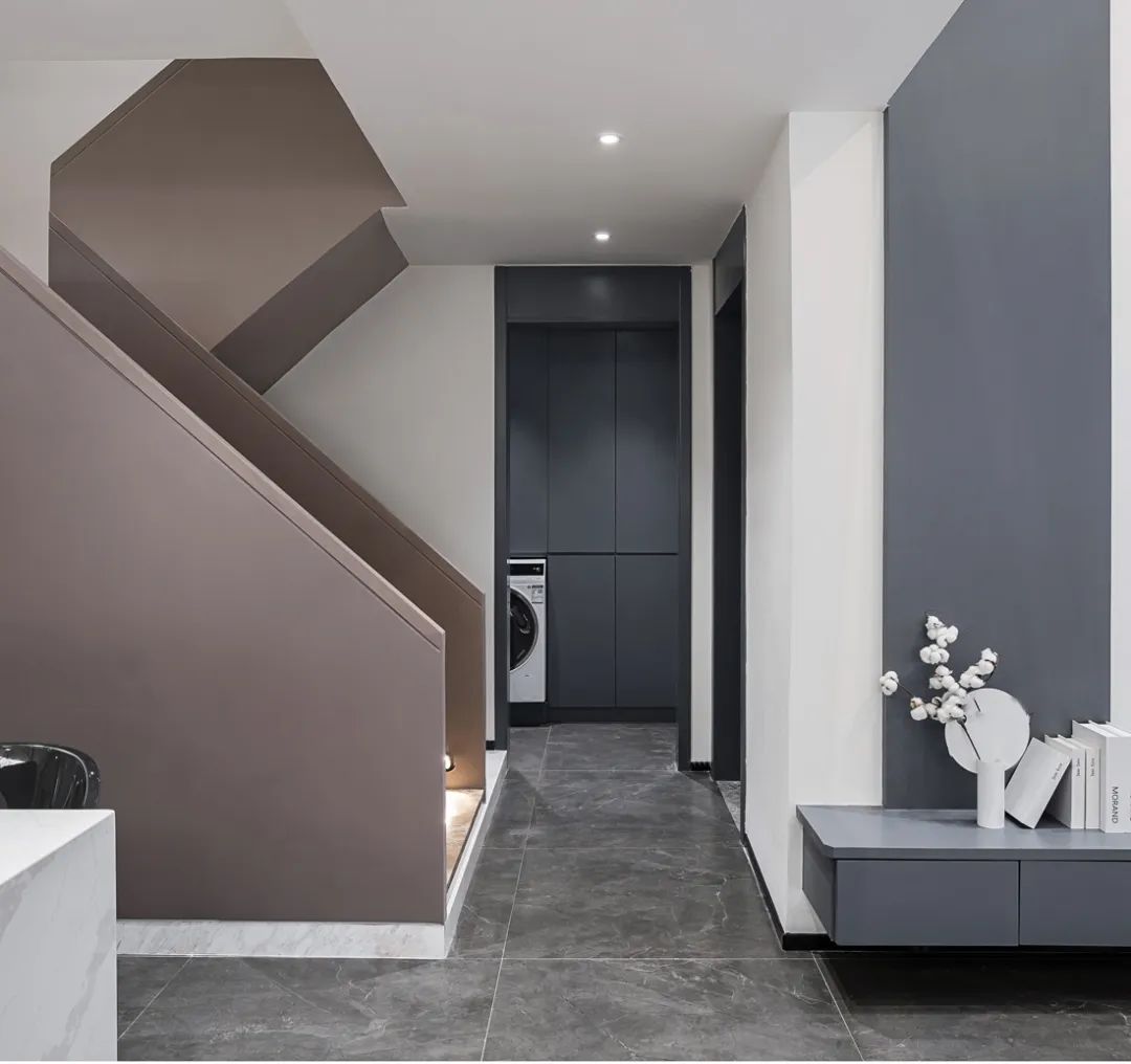 黑白灰现代极简约风格小户型,黑白灰系现代简约复式