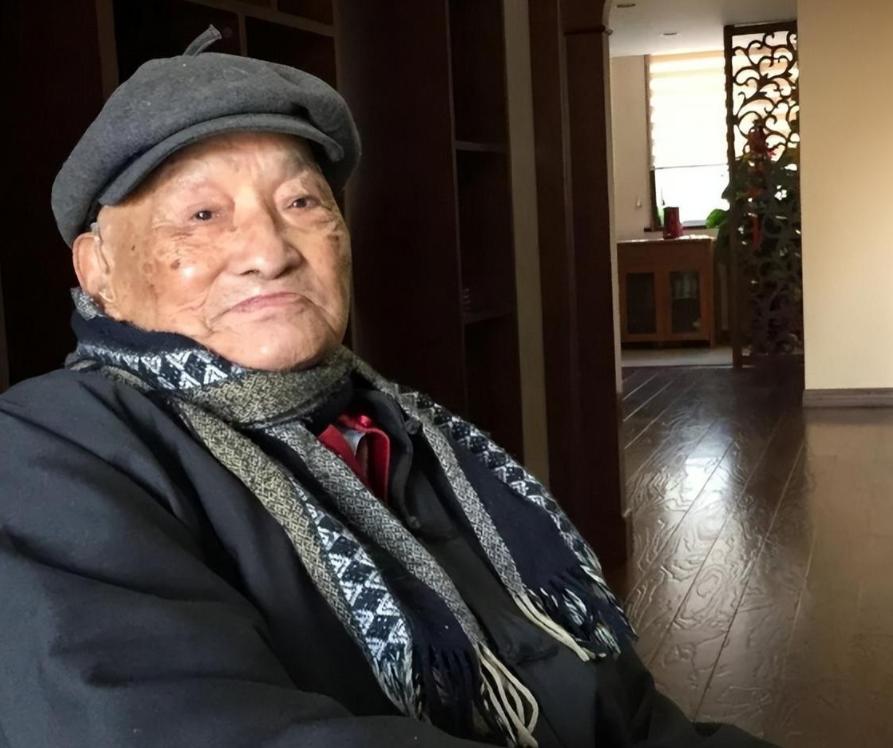 毛主席游孔林，突听“砰”一声响，他问孔子后人：这里常打枪吗？