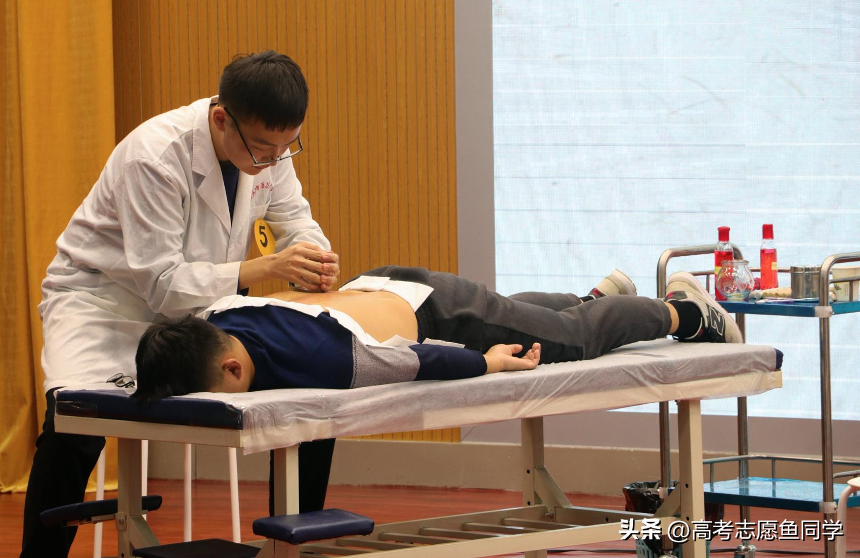 女孩子想学医需要什么条件,女性想学医选哪科最好