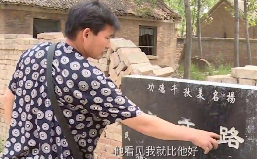 大衣哥换上新演出服,大衣哥穿西装最新图片