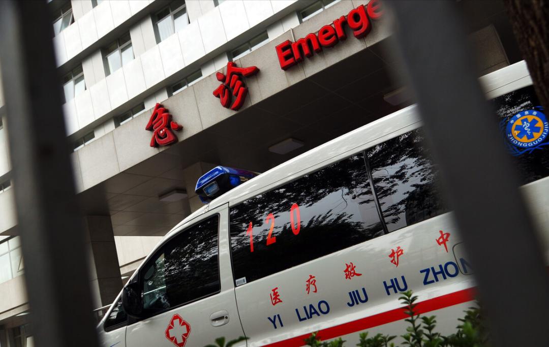 11岁孩子急性呕吐拉肚子,女童反复呕吐和腹泻