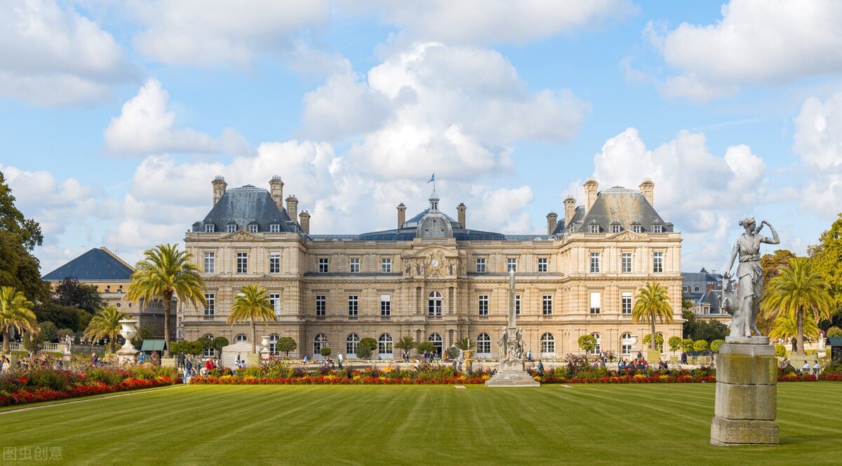 法国巴黎著名景点英文介绍,巴黎名胜古迹详解