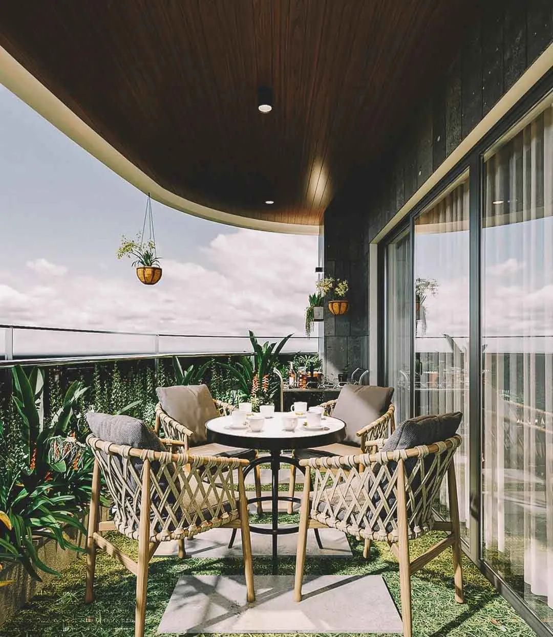 家里阳台怎么像露营感觉,阳台既能晾衣服也能当临时卧室