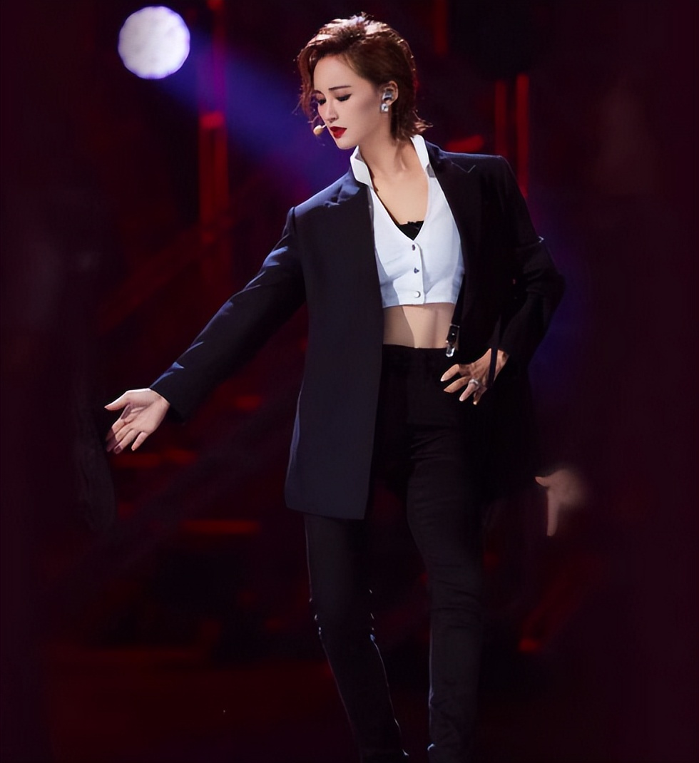 张歆艺瘦成纸片人,张歆艺瘦到脱相变纸片人