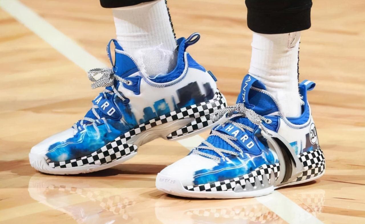 库里成了历史三分王，UA啥时候能超越耐克？