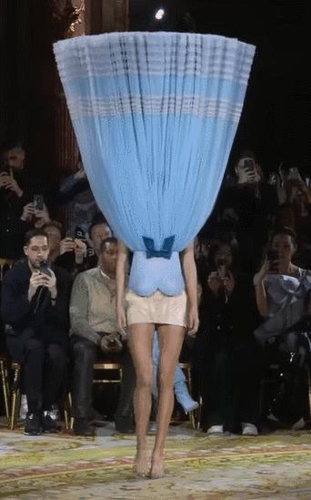 戛纳红毯范冰冰艳压群芳,范冰冰再次惊艳戛纳红毯