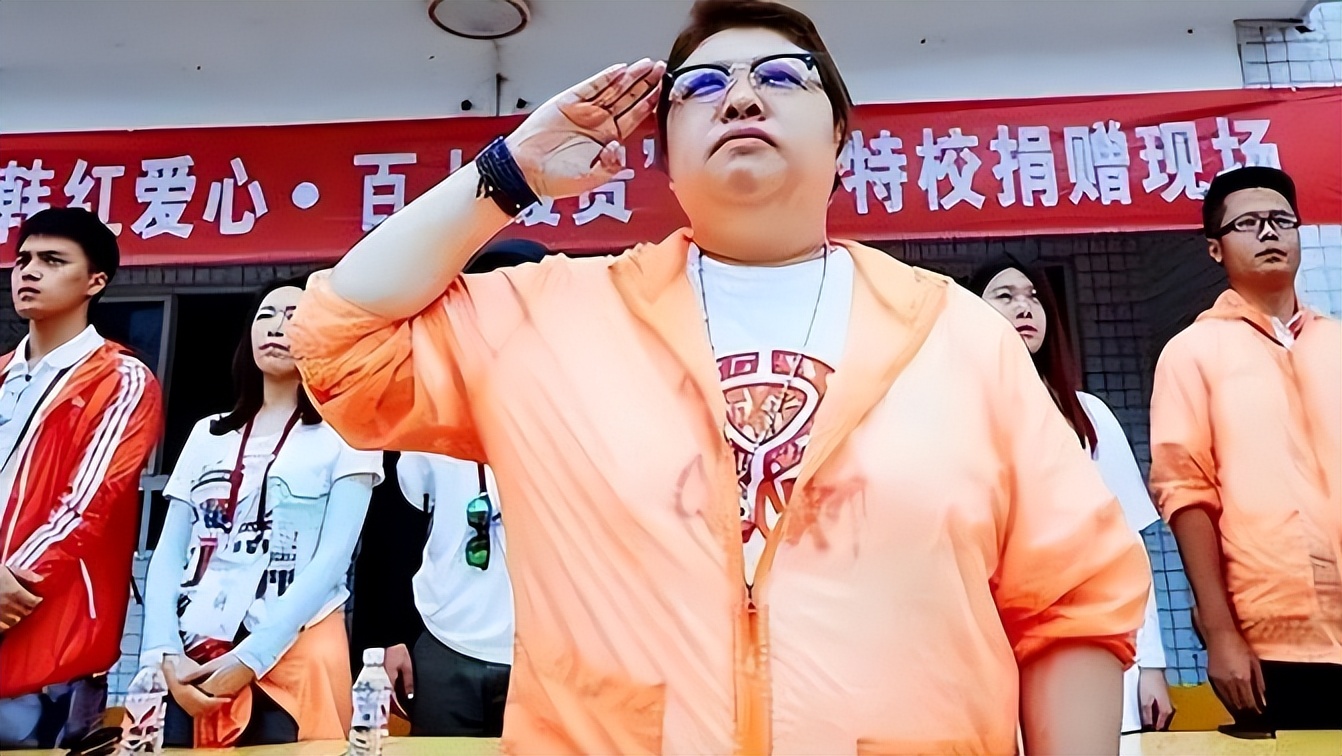 现在的韩红是怎样的一个人,明明可以靠实力却偏偏靠运气