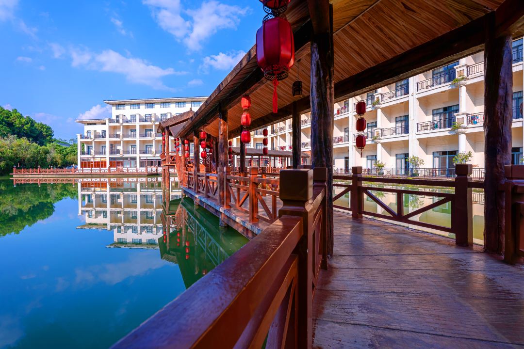 广东乳源南水温泉度假村,世界过山瑶风情园