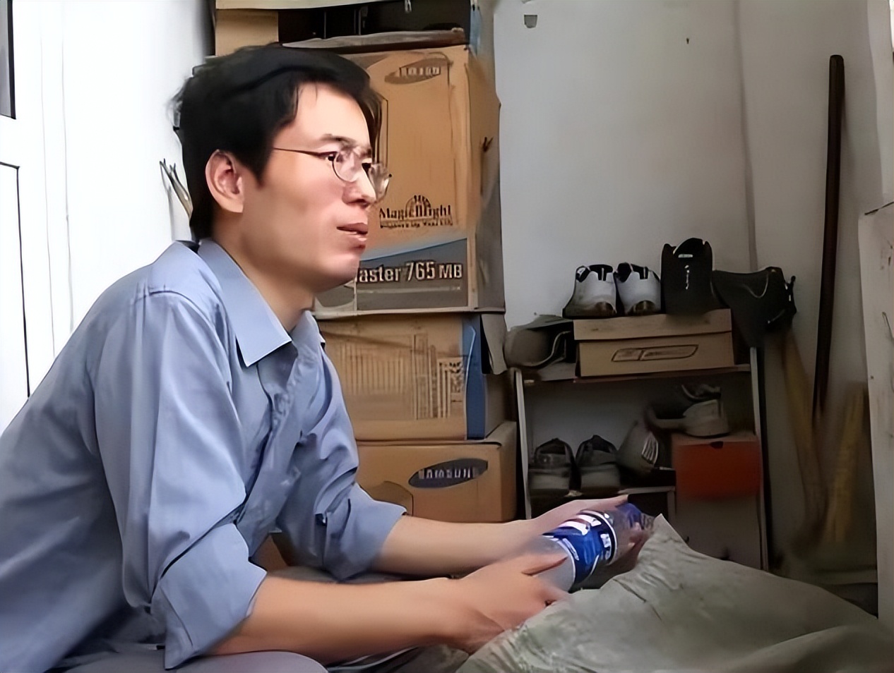 农村出身的大学生出路在哪里,穷人家大专生的前途在哪