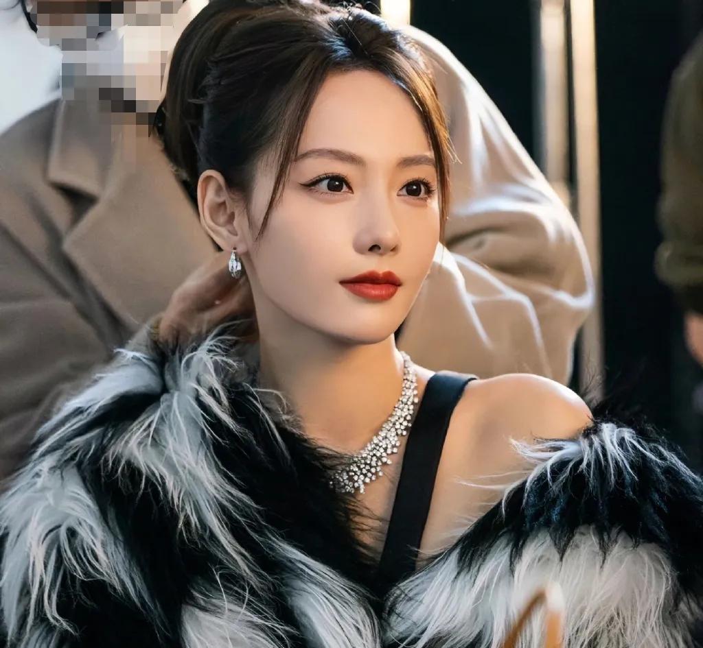 长相妩媚却情史干净的五位女星,不算特别惊艳却能红的五位女星