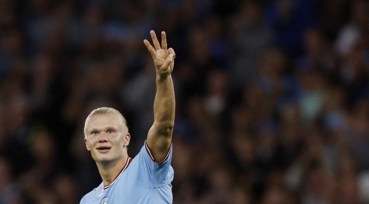 姆巴佩横空出世梅西无力回天,姆巴佩把梅西踢出巴黎成为新王