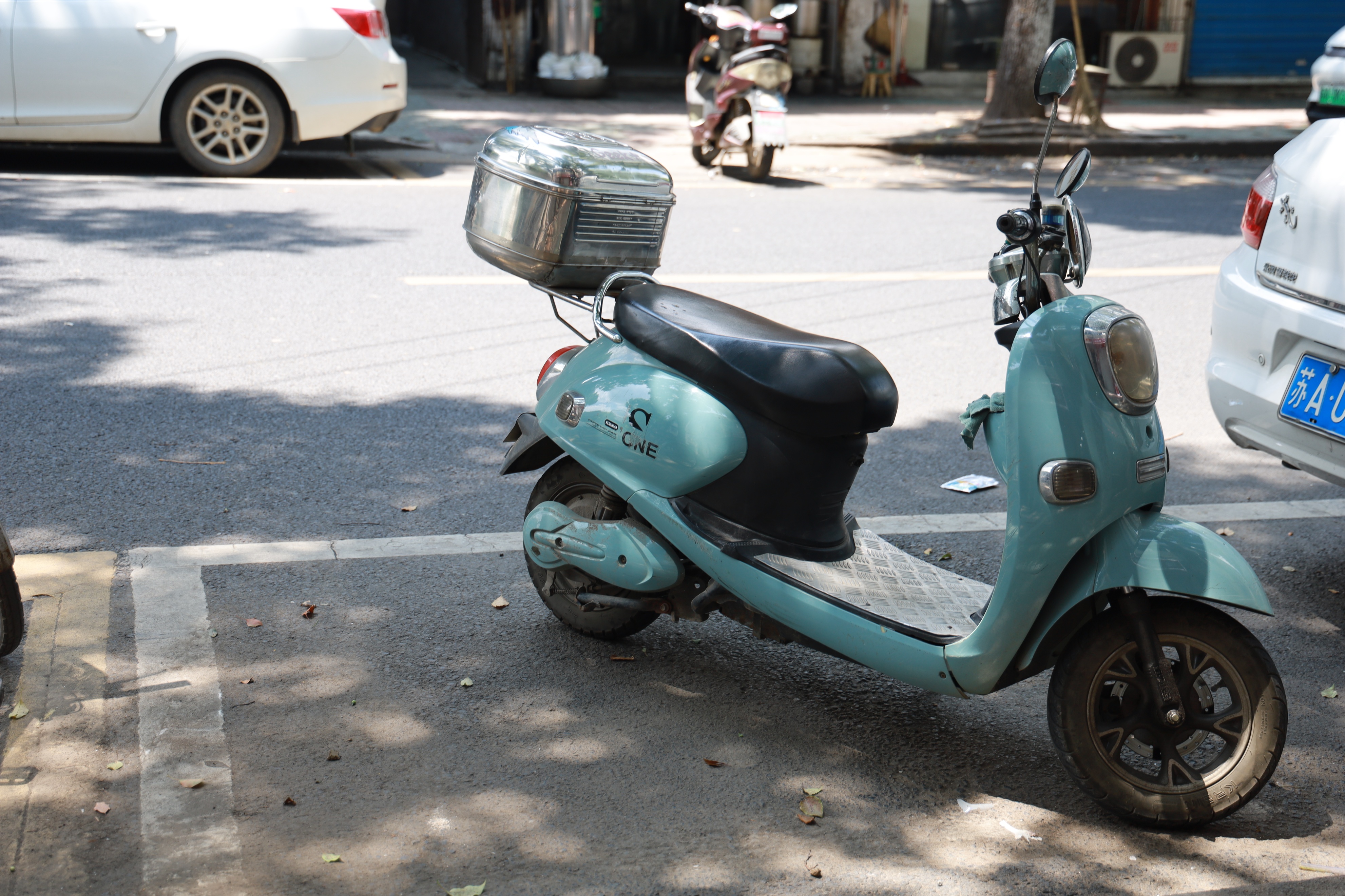 电动车仪表亮没有电量显示也不走,电动车仪表盘显示没电了但是有电