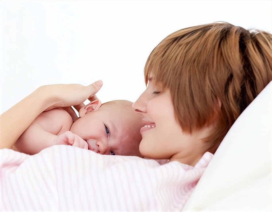 母乳充足为什么宝宝一边吃一边哭,母乳充足宝宝边吃奶边哭怎么办