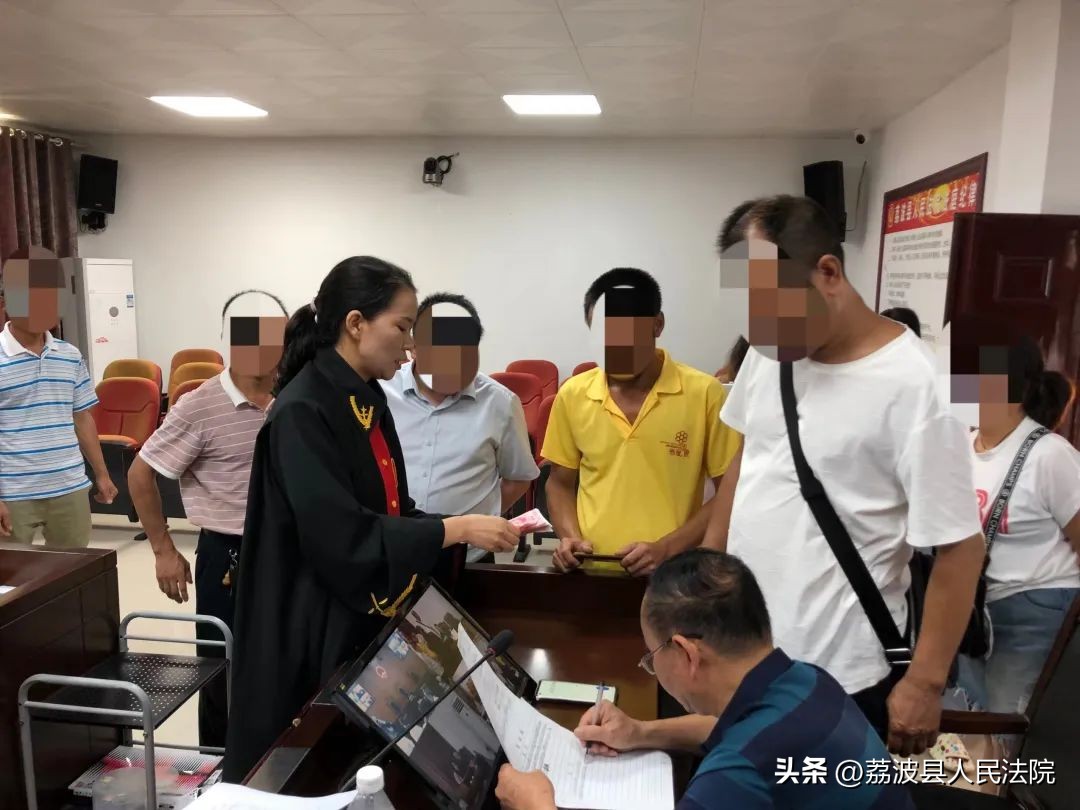 61岁老人车祸受伤赔付,七旬老人车祸后被救助