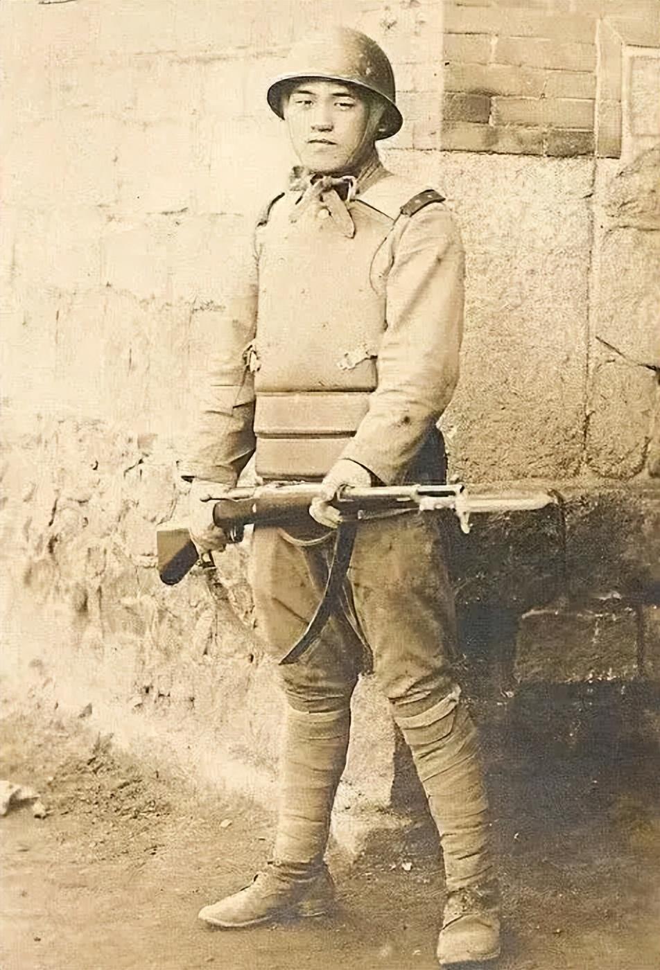 慈禧真人照片对比,清末老照片慈禧眼袋下垂