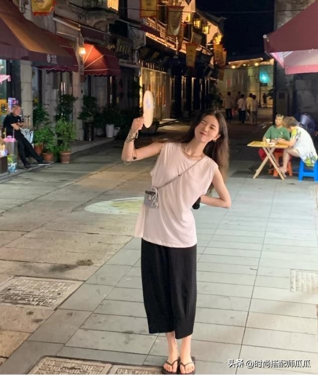 秋冬老头衫怎样搭配,老头衫都能穿出时尚感女款