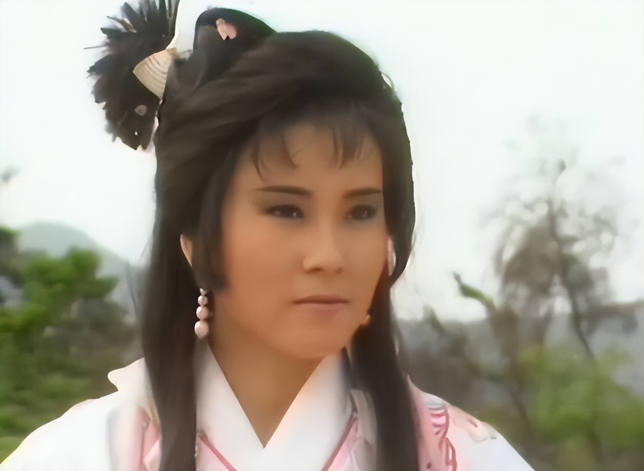 练霓裳一夜白发几个版本,练霓裳扮演玉罗刹