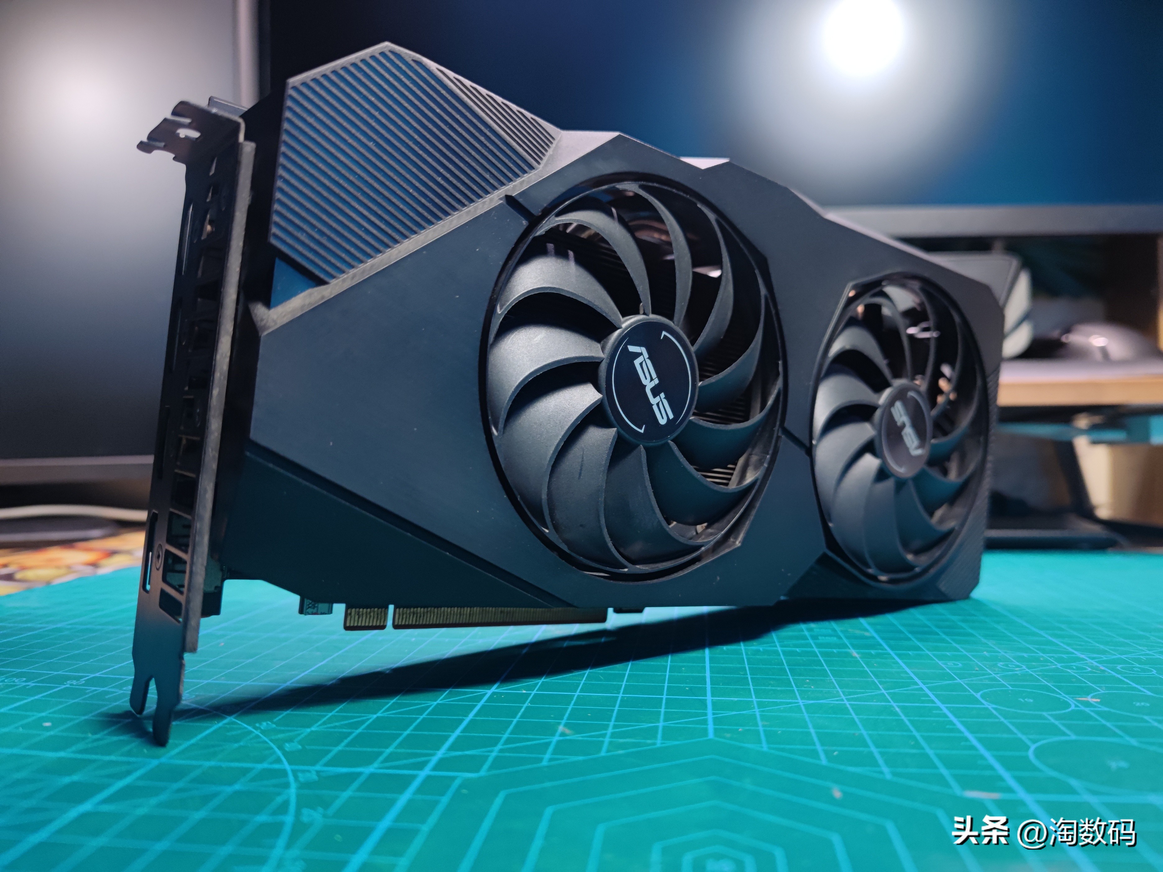 头铁矿卡配矿电:¥666块华硕RX5700+¥109块鑫谷金牌1250W装个机