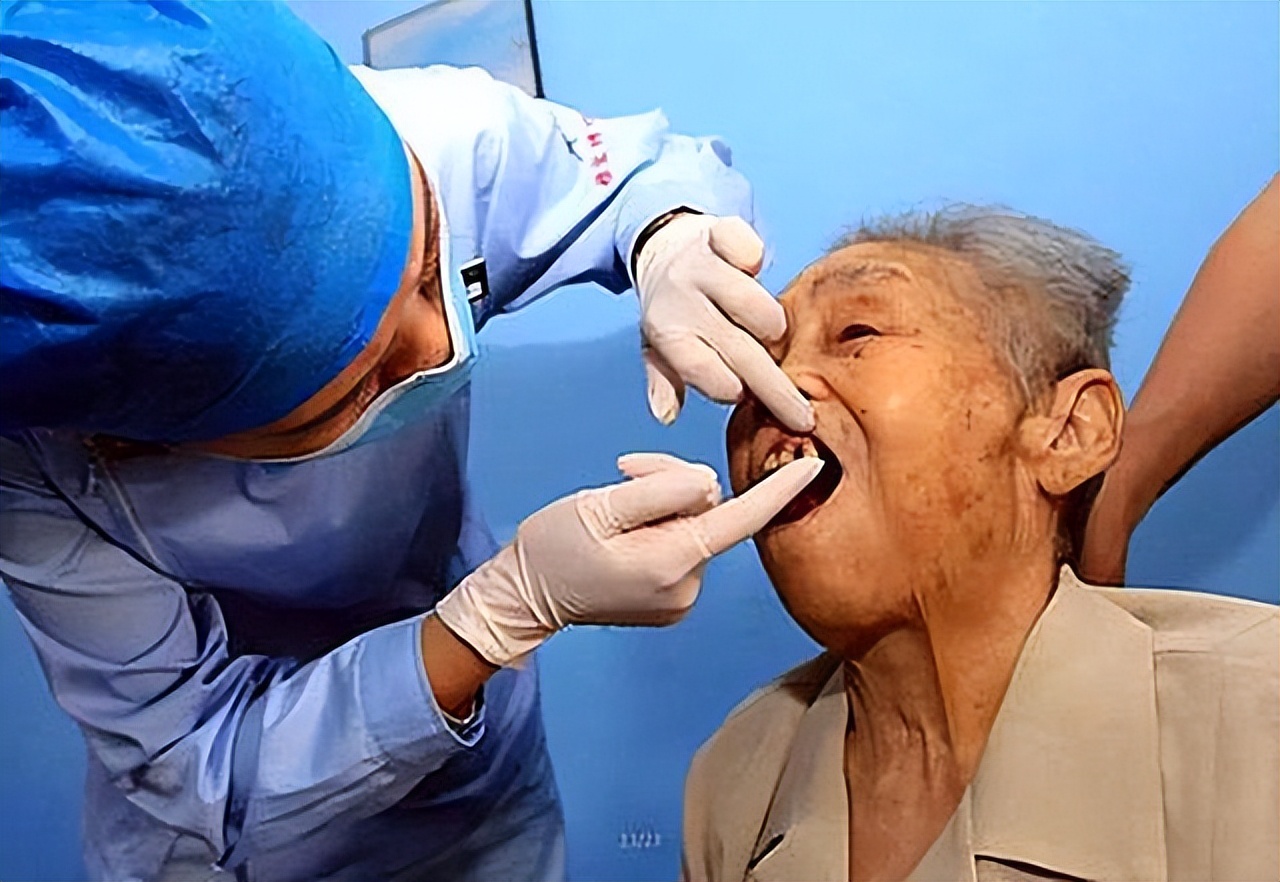 60岁牙齿松动最佳补救方法,年轻人牙齿松动脱落怎么办