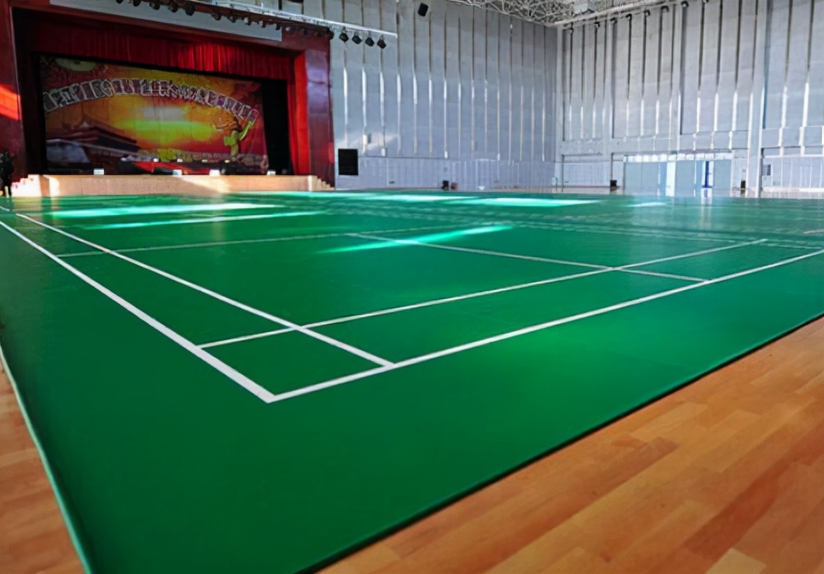 篮球场地面用什么材料,篮球场地面一般做的什么材料室外