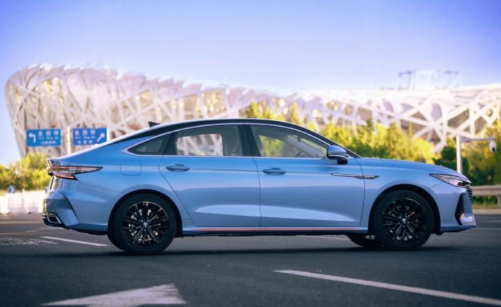 15万内高速表现好的紧凑级轿车,10-15万落地这3台家轿是首选