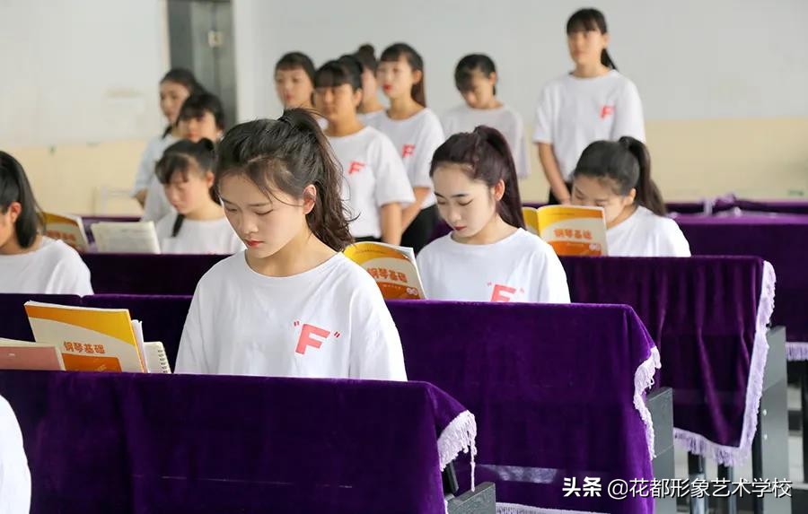 初中女生最吃香的十大技校专业,大专女生最吃香的十大专科专业