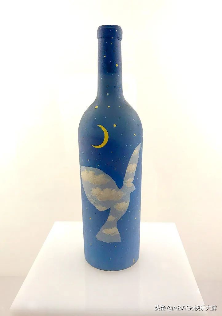 雷内马格利特拿着苹果,雷内马格利特介绍