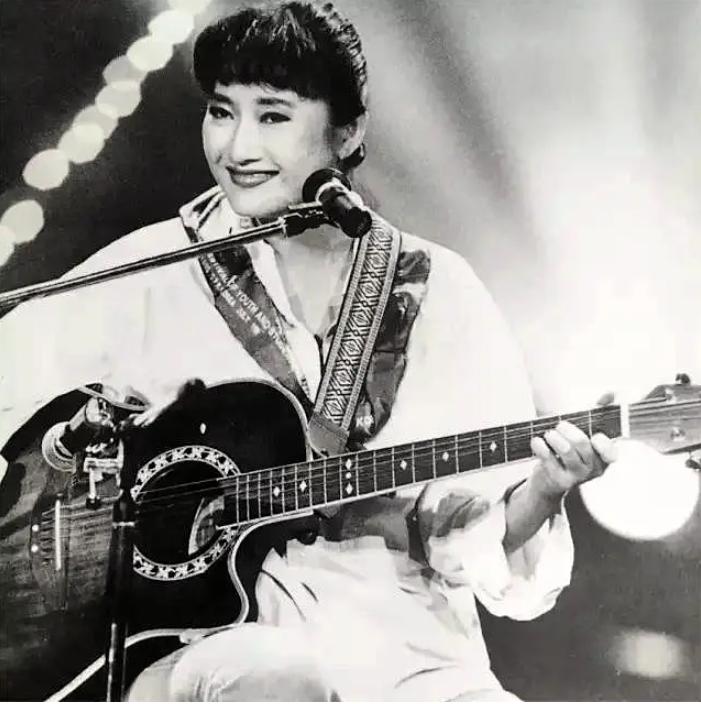 歌手成方圆年轻时候的照片,成方圆是80年代的当红歌星