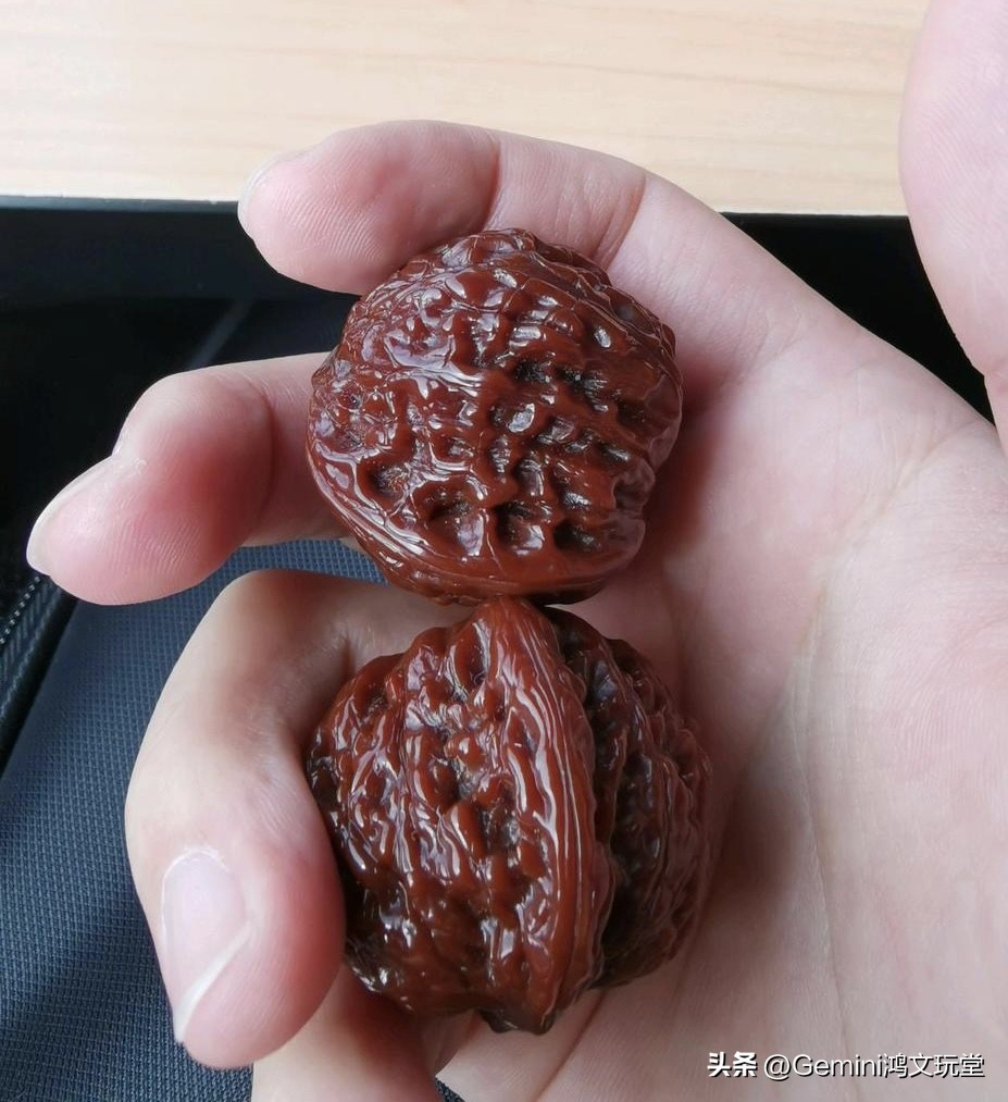 新入手的龙纹桃核手串怎么盘玩,桃核如何盘玩最好